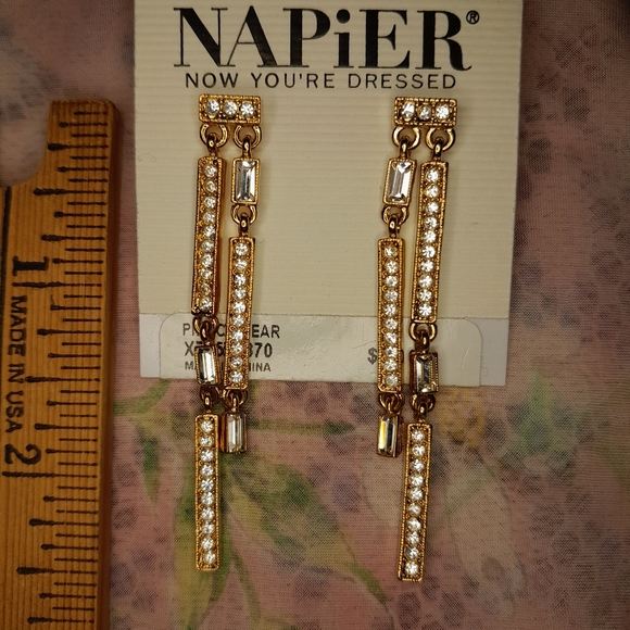 NWT Vintage 90s Napier Gold Tone & Rhinestone Dangly Sparkly Drop Earrings - Picture 5 of 9